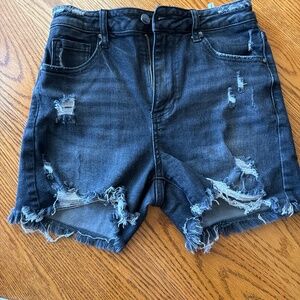 Risen distressed denim shorts. Stretch